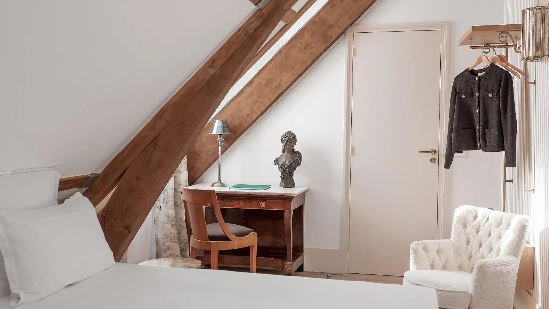 Madeleine De Senlis Hotel